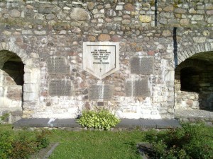 Minnsesten i muren på Biskopsborgen i kurresaare