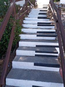 Pianofärgade trappor