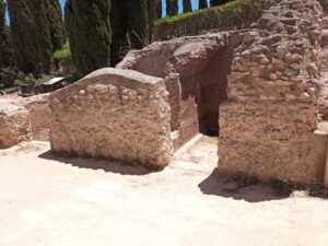 Cisterner till hörande den rommerska teatern